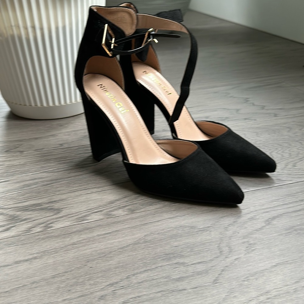 Pointed Toe Ankle Strap Suede Heels | Size 8